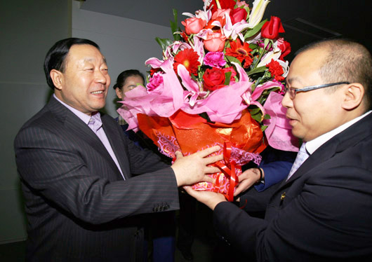 刘振亚与公司党组成员春节前夕检查保电工作 慰问一线员工