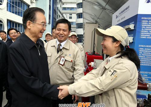 温家宝总理视察白云电气集团